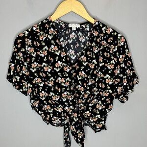 Ultra flirt floral tie front cropped button down short sleeve shirt
